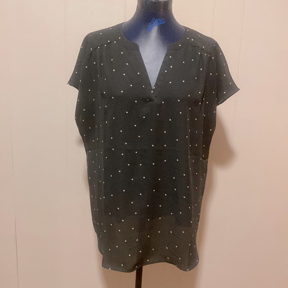 Banana republic short sleeve blouse, like new, size large